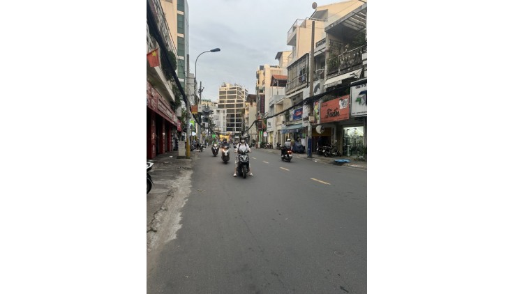 BÁN NHÀ PHÚ NHUẬN HXH 68M2 4 TẦNG NGANG GẦN 4M 4 PN MASTER SÁT MẶT TIỀN VIP HUỲNH VĂN BÁNH GẤP BÁN  8.3 TỶ.